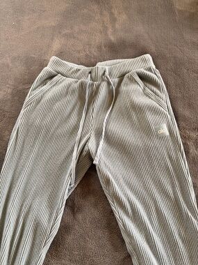 ALO  Ribbed muse jogger  Pants in celestial blue